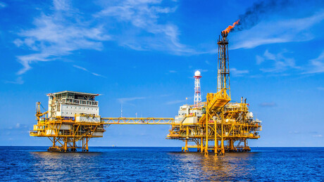 Barril de petróleo Brent sobe para US$70 após Trump intensificar ameaças ao Irã