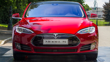 Tesla encerra produção de dois modelos populares e anuncia substituto inesperado