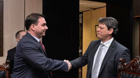 Tarcísio reitera apoio a Flávio e nega candidatura presidencial: 'Meu interesse é ficar em SP'