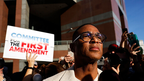 Jornalista Don Lemon é libertado sem fiança após prisão durante cobertura de protesto contra o ICE