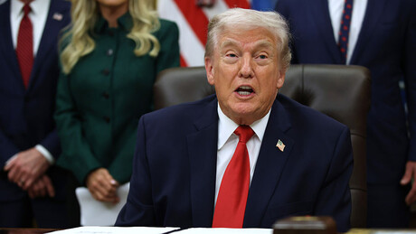 'Não vamos invadir a Groenlândia', diz Donald Trump