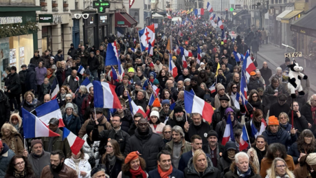 'Frexit': Protesto na França tem ato contra a União Europeia em defesa de agricultores
