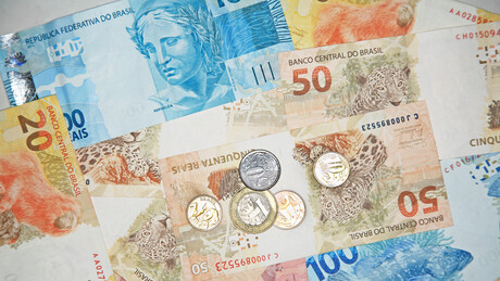 Salário mínimo de R$ 1.621 começa a ser pago nesta segunda