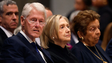 Após pressão, Bill e Hillary Clinton concordam em depor à Câmara dos EUA sobre caso Epstein