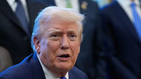 Trump pede US$ 1 bilhão em indenização de Harvard e acusa instituição de ser 'antissemita'