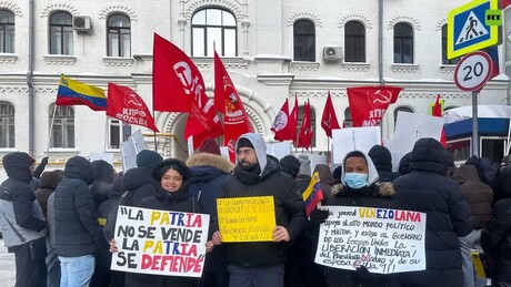 VÍDEO: Manifestação em apoio a Maduro é realizada em Moscou