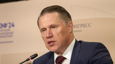 Ministro da Saúde russo presta assistência médica a vítima de acidente de trânsito