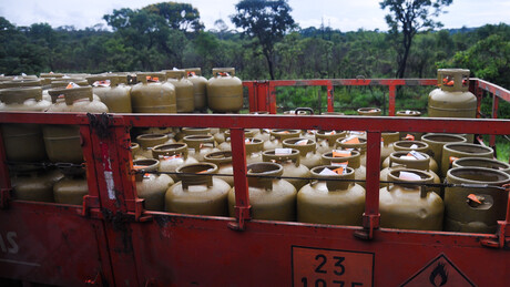 'Gás do Povo': botijão gratuito para 15 milhões de famílias é aprovado pelo Senado