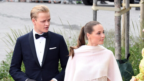 Acusado de estupro, filho da princesa herdeira da Noruega cai em lágrimas no tribunal