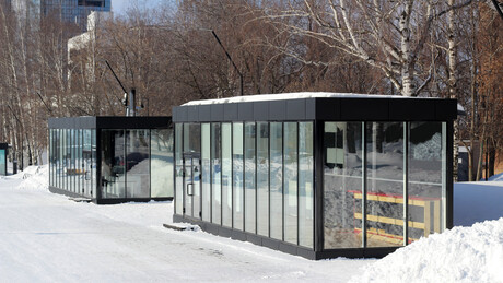 Pontos de ônibus aquecidos na Rússia.