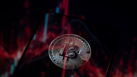 Bitcoin continua em queda livre e atinge seu nível mais baixo desde 2024