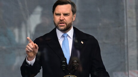 Vance diz que EUA querem trabalhar com Rússia e China para reduzir arsenais nucleares