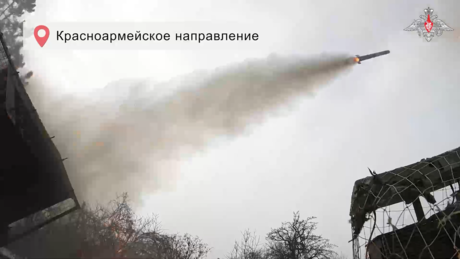 VÍDEO: Lançadores múltiplos de foguetes russos destroem pontos de resistência ucranianos