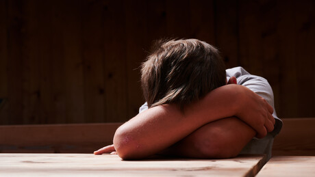 Criança é torturada e jogada pela janela por padrasto no Amazonas