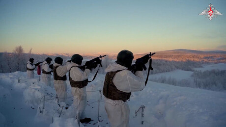 VÍDEO: Soldados russos treinam em condições árticas