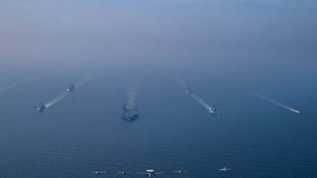 Trump considera enviar segundo porta-aviões para atacar Irã caso negociações falhem