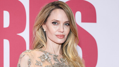 'Amo minhas cicatrizes': Angelina Jolie fala publicamente sobre mastectomia