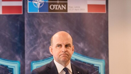 Funcionário de alto escalão da OTAN usa residência diplomática para hospedar namorada