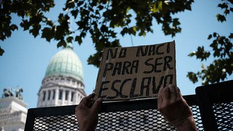 Governo Milei denunciará manifestantes em protestos contra reforma trabalhista