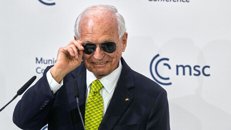 Macron vira alvo de chacotas durante abertura da Conferência de Segurança de Munique