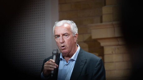 Federação Internacional de Hóquei no Gelo defende retorno de Rússia e Belarus às competições