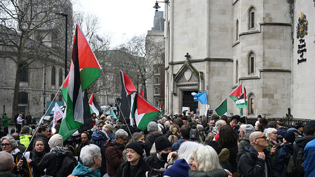 Corte britânica decide que banir organização pró-Palestina é ilegal