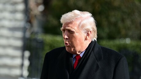 Governo Trump gastou mais de US$ 40 milhões para deportar migrantes a países terceiros, diz relatório