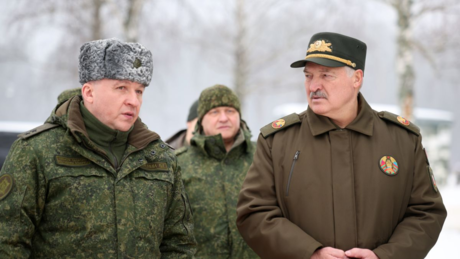 Lukashenko promete 'complicar a vida' do ministro da Defesa de Belarus