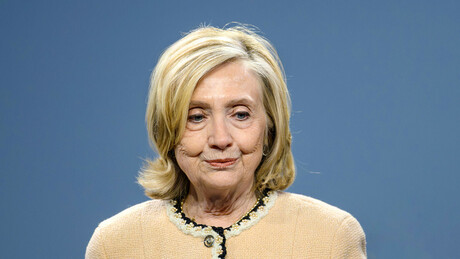 Aparecer nos arquivos de Epstein não é prova de crime, diz Hillary Clinton