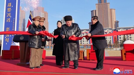 FOTOS: Kim Jong-un visita rua construída em homenagem aos veteranos de operações no exterior