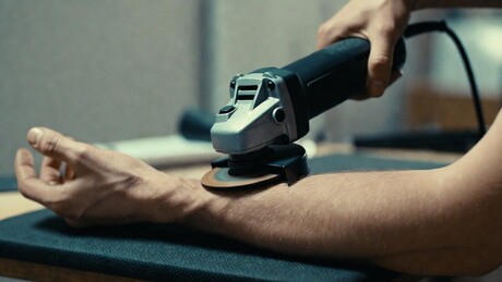 Ucraniano tenta cortar o próprio braço para não ser mandado para linha de frente