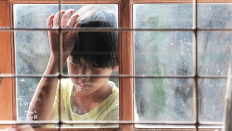 'Maníaco babá' que filmou e abusou de 20 crianças é condenado a 8 anos de prisão