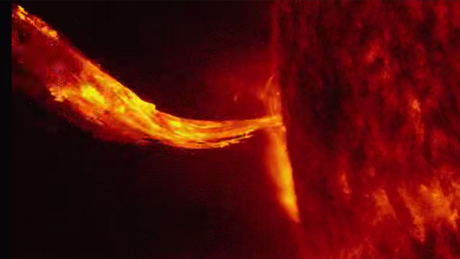 VÍDEO: Potente explosão solar ocorre no lado oculto do Sol