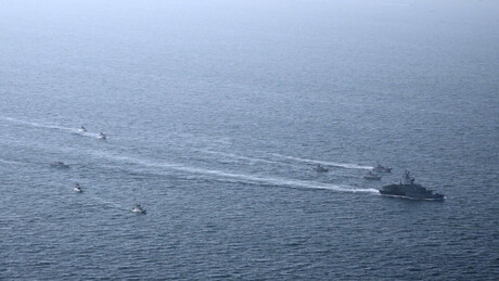 Irã bloqueia Estreito de Ormuz por várias horas