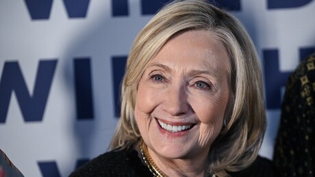 Hillary Clinton usa Ucrânia como distração para escapar da prisão, diz enviado do Kremlin