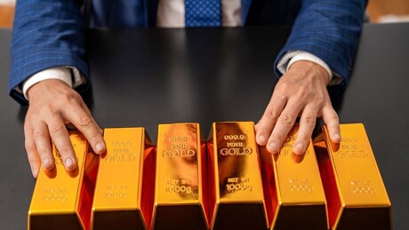 Homem jogou 20 barras de ouro no lixo por engano na Itália