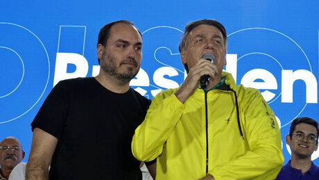 Carlos Bolsonaro revela detalhes da rotina do pai e volta a criticar prisão: 'jamais deveria existir'