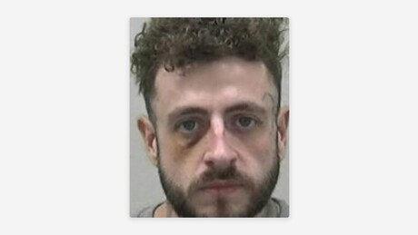 Homem é condenado a prisão por tatuar crianças e dizer às vítimas que desenhos eram temporários