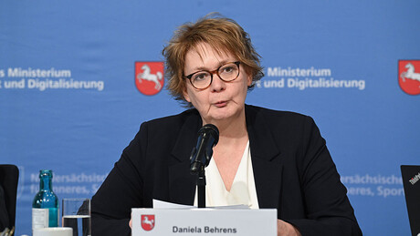 Estado alemão coloca partido de oposição sob vigilância oficial pela primeira vez