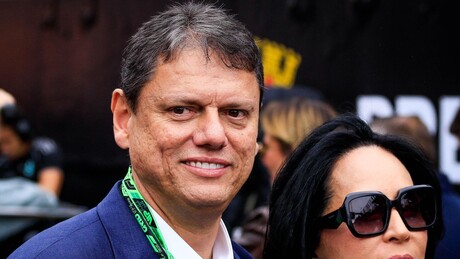 Tarcísio celebra rebaixamento de escola de samba que homenageou Lula: 'já vai tarde'