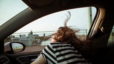 Geração Z perde oportunidades por medo intenso de dirigir, aponta estudo