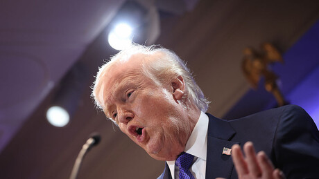 Trump sugere que Suprema Corte derrubou suas tarifas por influência estrangeira