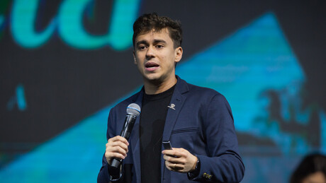 Bolsonaro enfrenta crises intercaladas, afirma Nikolas após visita