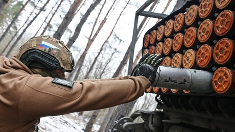 Exército russo elimina equipamento militar e soldados do batalhão neonazista ucraniano Azov