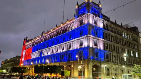 VÍDEO, FOTO: Praça da Constituição, na Cidade do México, se ilumina com as cores da bandeira de Cuba