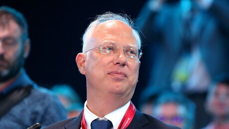 Caso Epstein: enviado de Putin pede renúncia de primeiro-ministro britânico