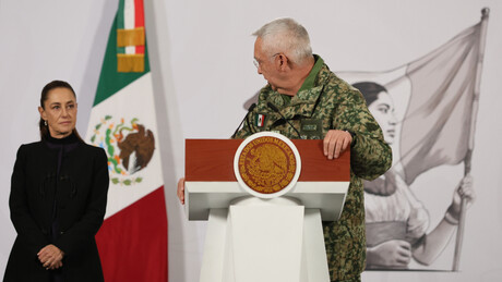 Secretário de Defesa do México se emociona ao lembrar militares mortos em operação contra 'El Mencho'