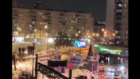 Um policial morre e o outro fica ferido após explosão de viatura em Moscou