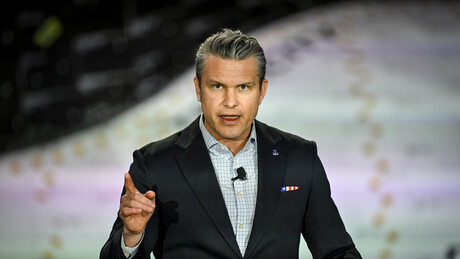 Secretário de Guerra dos EUA fala sobre possível existência de OVNIs e extraterrestres