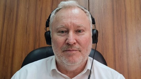 Especialista dispara contra Starmer e Macron em meio a plano nuclear para Kiev